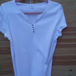 White short sleeve top with buttons